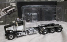 Diecast Masters Western Star 4900 SF Day Cab Tridem Tractor 1:50 #71066