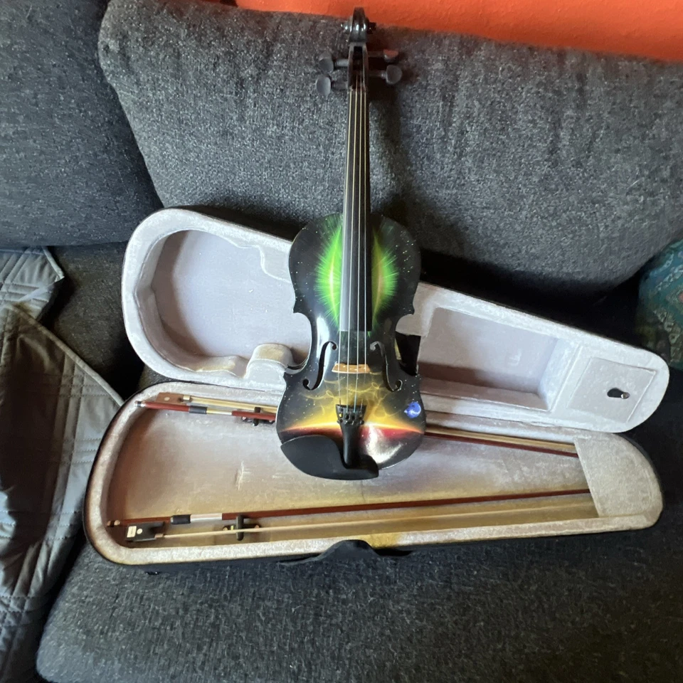 Barely used: Rozanna's Violins Galaxy Ride Series Violin Outfit Level 1 3/4 - Image 2 of 4