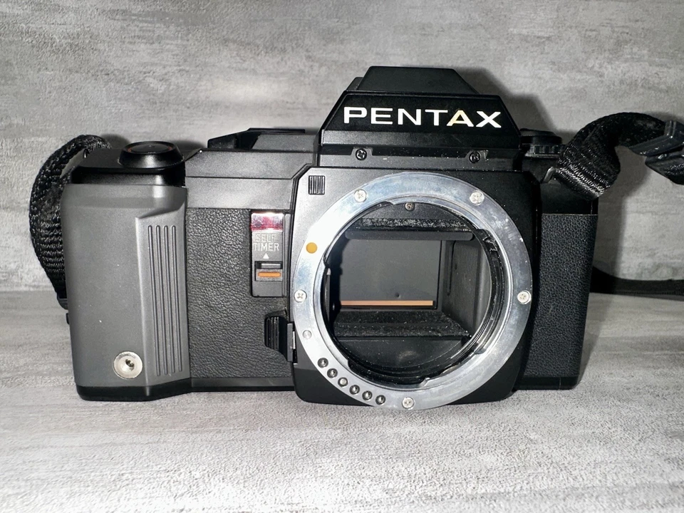 Pentax A3000 35mm Film SLR Camera with Sigma High-Speed Zoom lens - Image 3 of 4