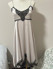Women  s Bridal Full Slip Beige w/ Black Lace Trim Wireless Regular Size S