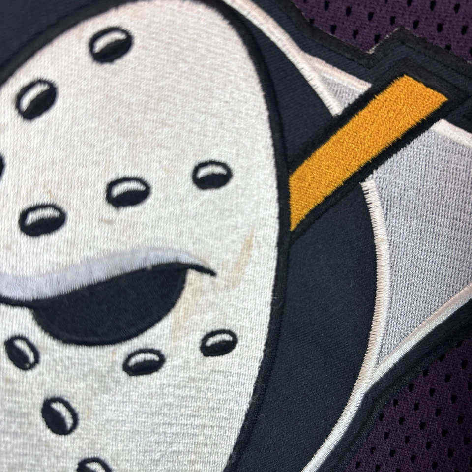 Camiseta deportiva vintage de los Mighty Ducks para hombre años 90 púrpura Anaheim NHL hockey XL transpirable Foto 3 de 4