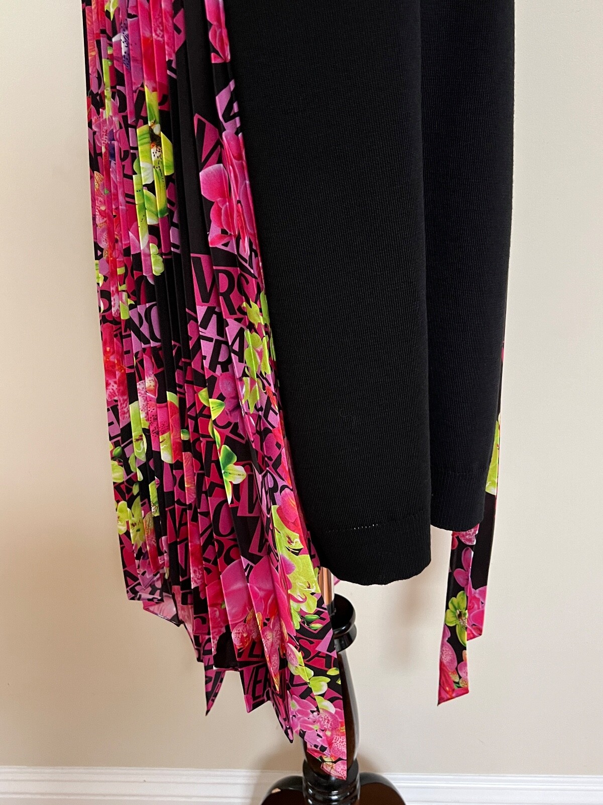 NWT Versace Orchid Logo Side Crepe Pleated Black Wool Knit Dress 38 US 2 $2350 image 10