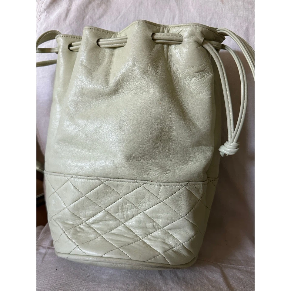 Vintage leather bucket bag crossbody quilted light green drawstring hobo pastel  - Image 4 of 4