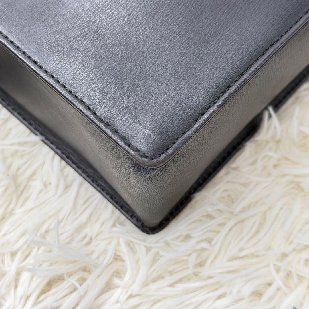 Valentino Garavani Bicolor Leather Shoulder Bag Gold Hardware Vintage Japan thumbnail 9