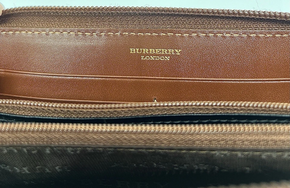 NUEVO CON ETIQUETAS Cartera Burberry London Nova Check CIPCLUTCH Cremallera Alrededor Borde Cuero Marrón Foto 4 de 4
