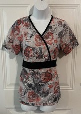 Elan by Barco V-Neck Embroidered Flower Pattern Red 2 Side Pockets Wms Sz Small