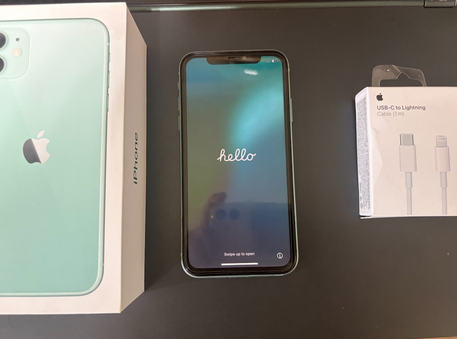 iPhone 11 64 GB sbloccato con scatola e caricatore