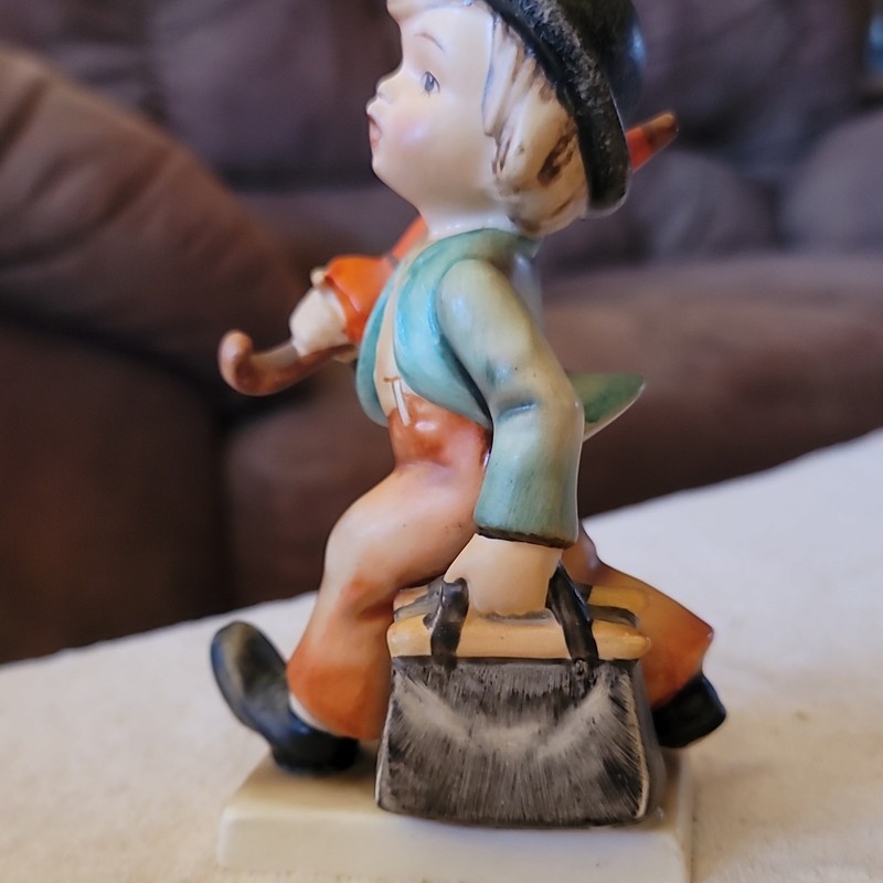 Hummel # 11/0 Merry Wanderer Ceramic Boy Figurine w/ Hat, Umbrella & Suitcase