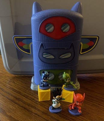 PJ Masks Nighttime Micros Gold N Go Totem Headquarters With Extra Figures