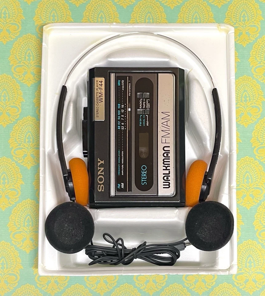 Walkman casete Sony WM-F44 FM/AM reacondicionado con caja original y accesorios! Foto 2 de 4
