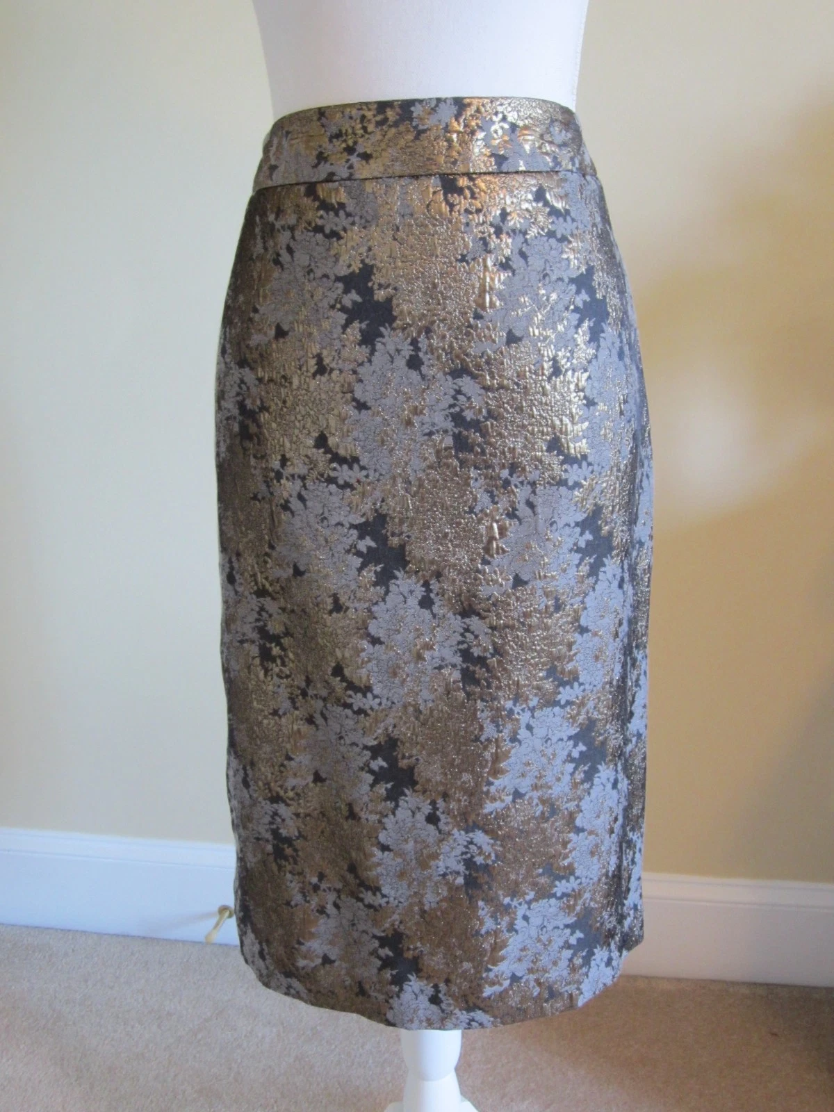 New Liz Claiborne Women’s Patterned Gold Metallic Straight MIDI Skirt Size 4