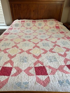 VINTAGE HAND QUILTED PATCHWORK QUILT 83 X 72" CUTTER OR RESTORE
