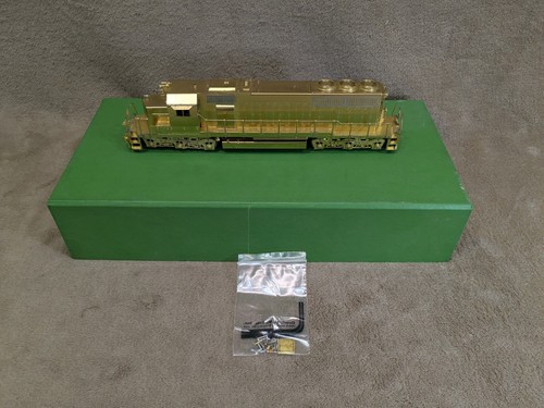 Modelo de latón Overland OMI-5378 C&NW EMD SD40 Chicago North Western HO | Condition: Used
