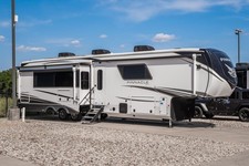 2024 Jayco Pinnacle M-38 FBRK