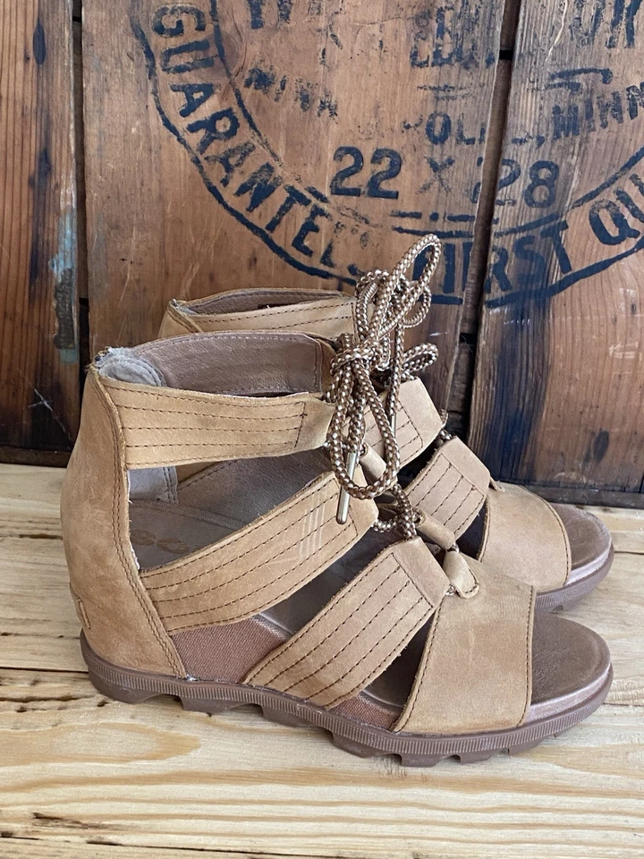 Sandalias de cuña Sorel para mujer 7 Joanie II cuero camel gladiador con cordones Foto 2 de 4