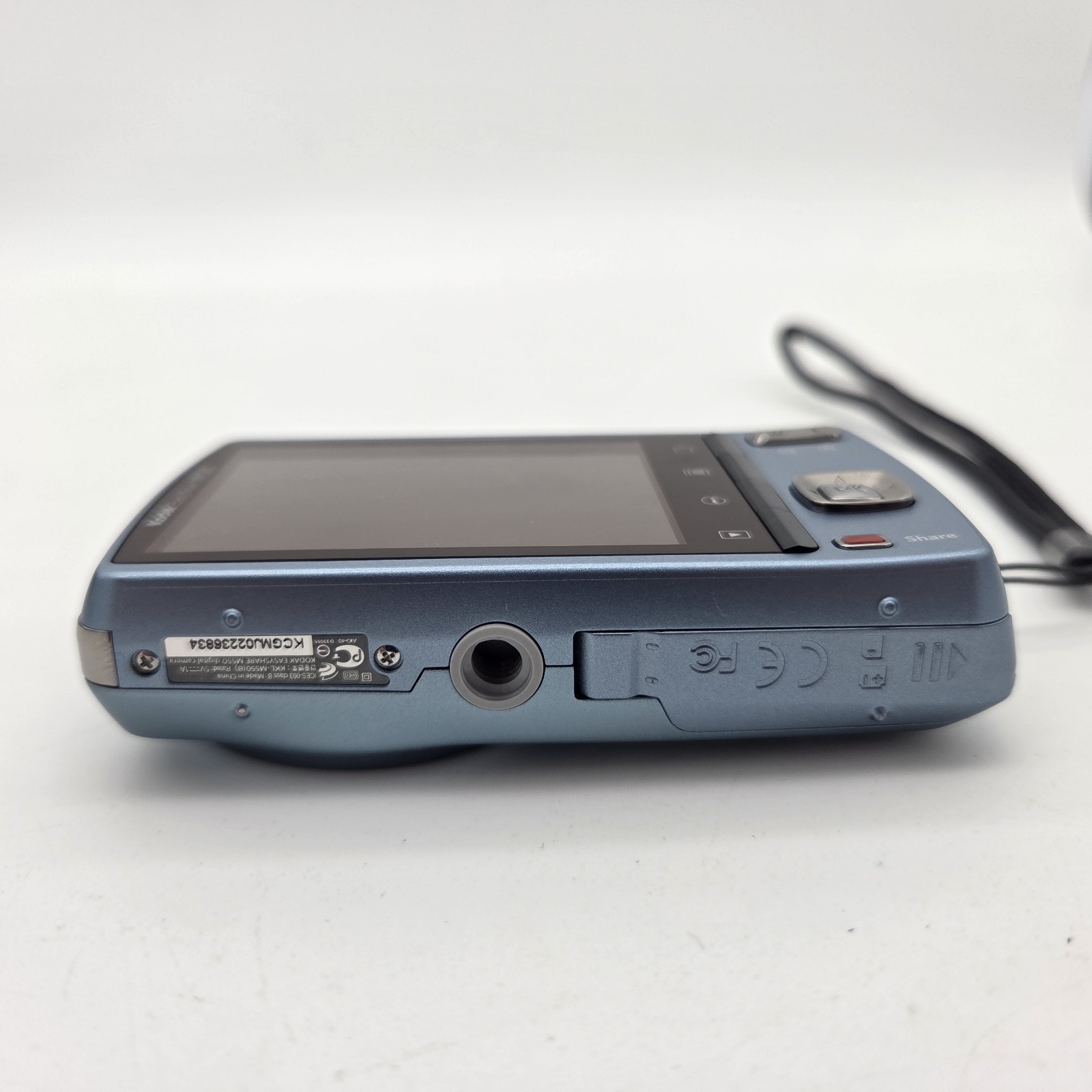 Kodak EasyShare M550 12MP Blue Digital Camera w/ Battery, Charger, & 8GB SD Card