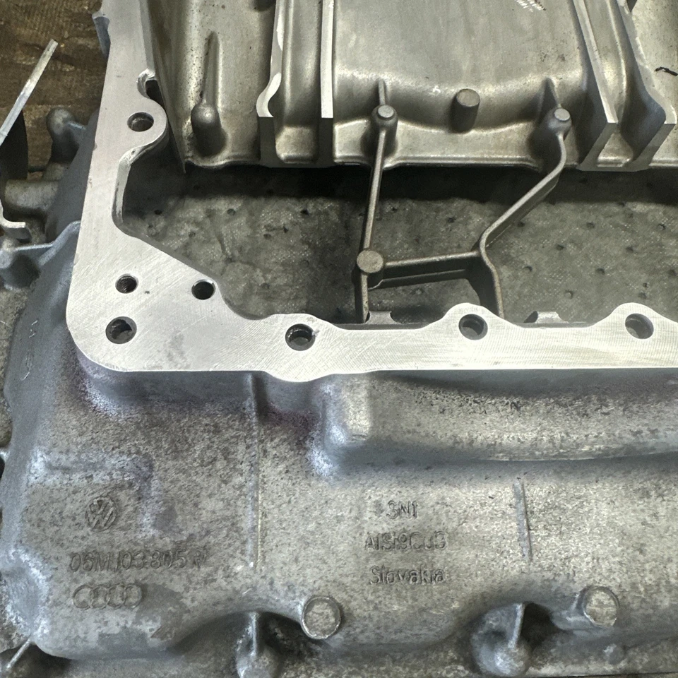 AUDI SQ5 2021 AWD motor de 3,0 L cárter de aceite superior 06M103805 fabricante de equipos originales 60 k millas Foto 3 de 4