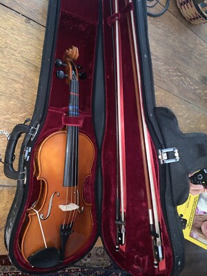 Eastman VL80 1/4 Violin with Two Bows, Case, Resin, and Finger