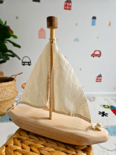 QToys USA EcoVoyager Recycled Tree Sailing boat - Picture 3 of 5