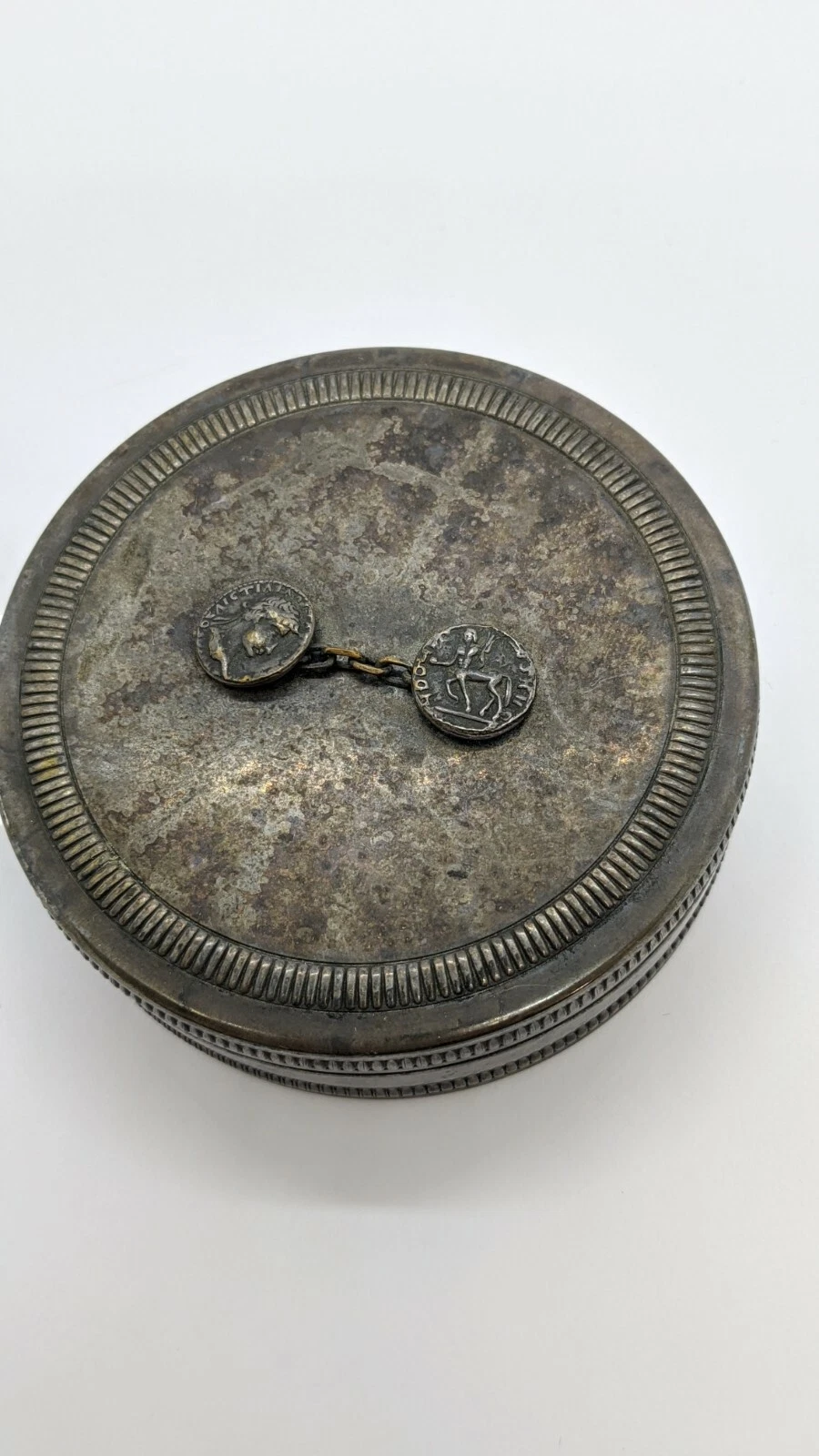 Coffret décoratif rond plaqué argent Christian Dior France années 70