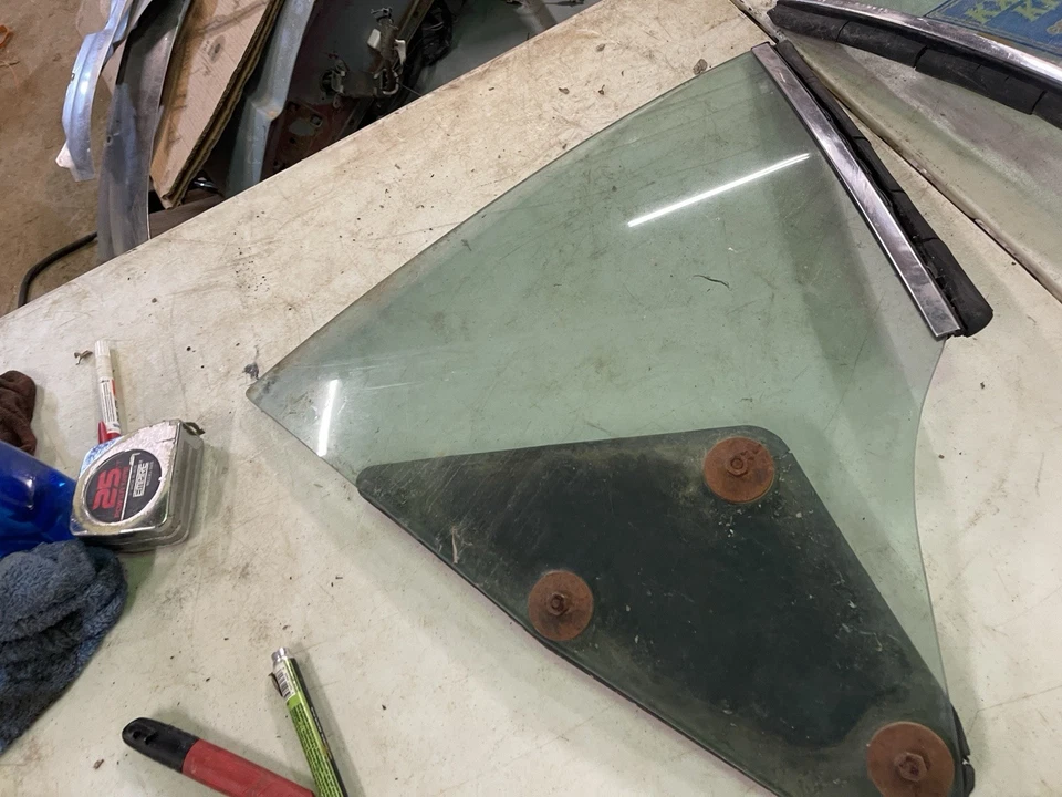 Ford Torino Fastback 1972-76 lado del conductor y del pasajero trasero 1/4 vidrio lateral Foto 3 de 4