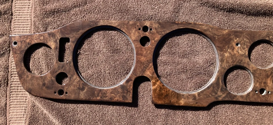 Tablero de instrumentos Triumph TR6 1973, acabado en nogal burl Foto 4 de 4