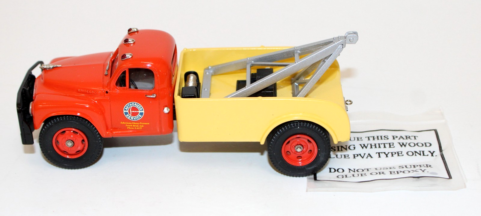 Camion Dépanneuse Studebaker 1950 - Modèle Réduit 1/43 - Métal - Couleur Jaune/orange - US MODEL MINT