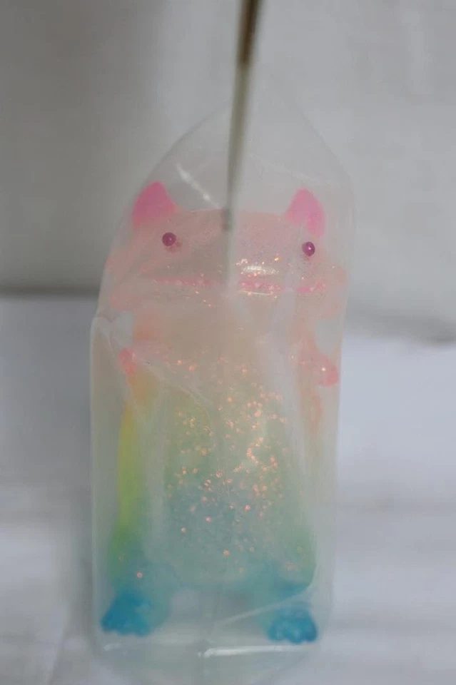 Byron Salamander Monster Rainbow Sofubi 05218 Foto 3 de 4