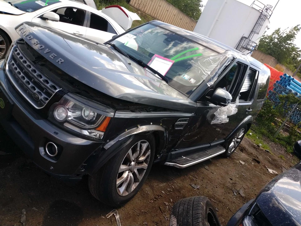 Used Rear Bumper Assembly Rear fits: 2016 Land rover Lr4 park assist Rear Grade - Image 2 of 4