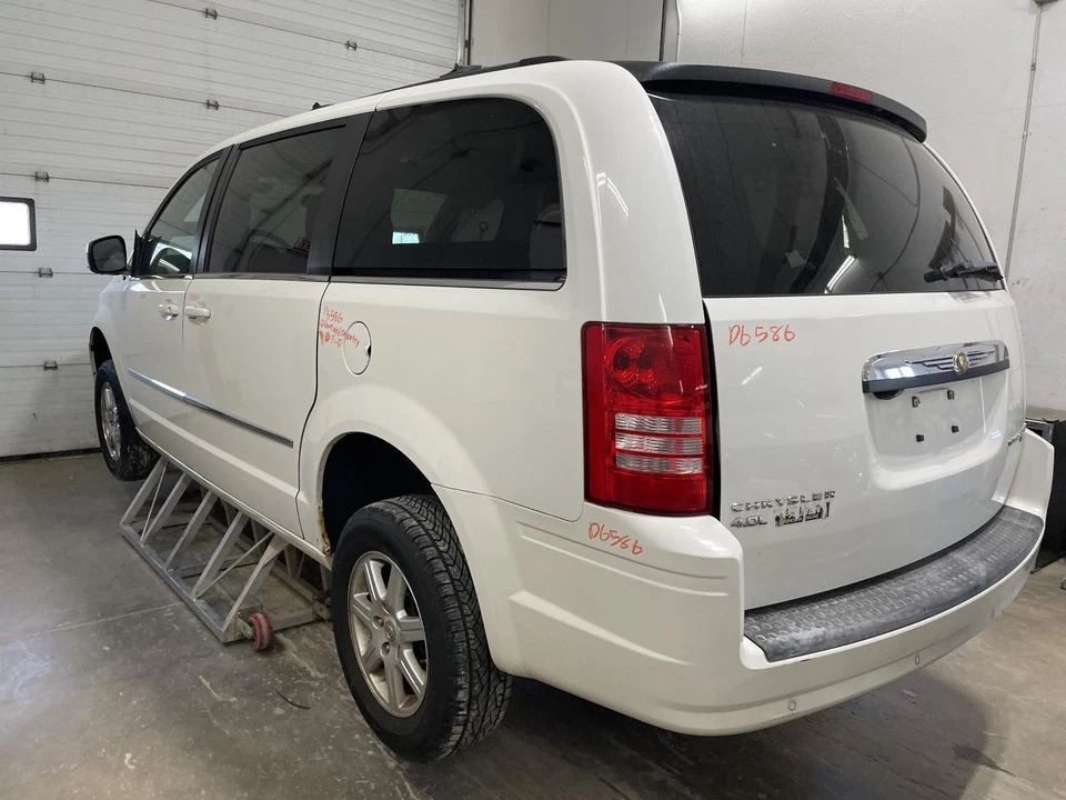 Used Driving Light fits: 2010 Chrysler Town & country Fog-Driving Grade A - Image 3 of 4