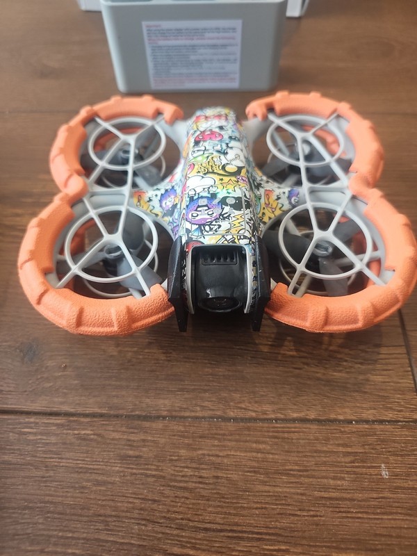 DJI Neo Drone ( 4 batteries and Charger with DJI Care Refresh til April 2027)