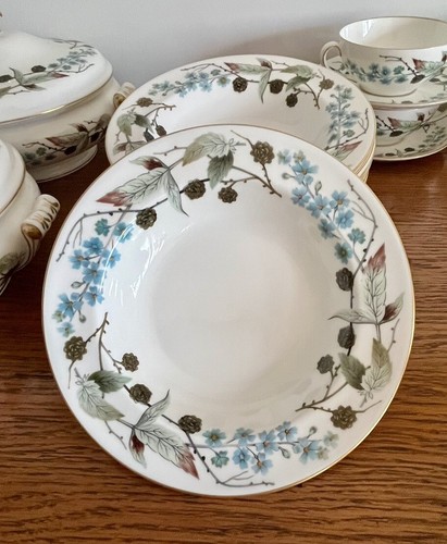 Wedgwood Spring Morning Dinner Plate - Bone China - Picture 5 of 18