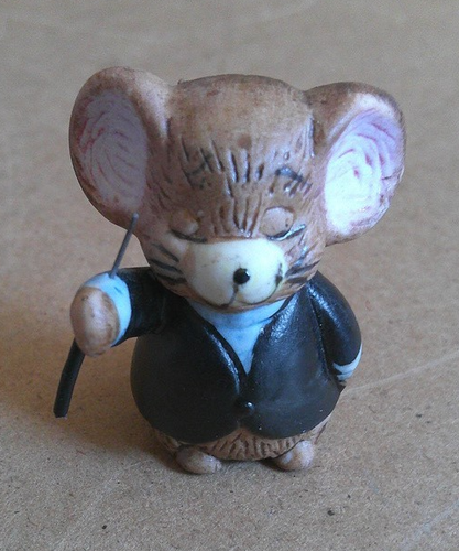Mouse Carolers Christmas 5-pcs. Set Hand Painted Bisque Porcelain - Picture 5 of 24