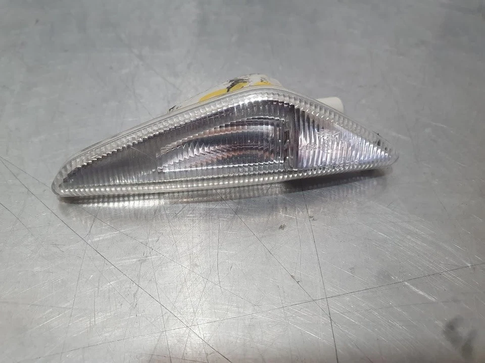 BMW X5 LEFT INDICATOR/FOG/SIDE GUARD FLASHER (REPEATER), E70, 03/07-08/13 07 08  - image 4 of 4