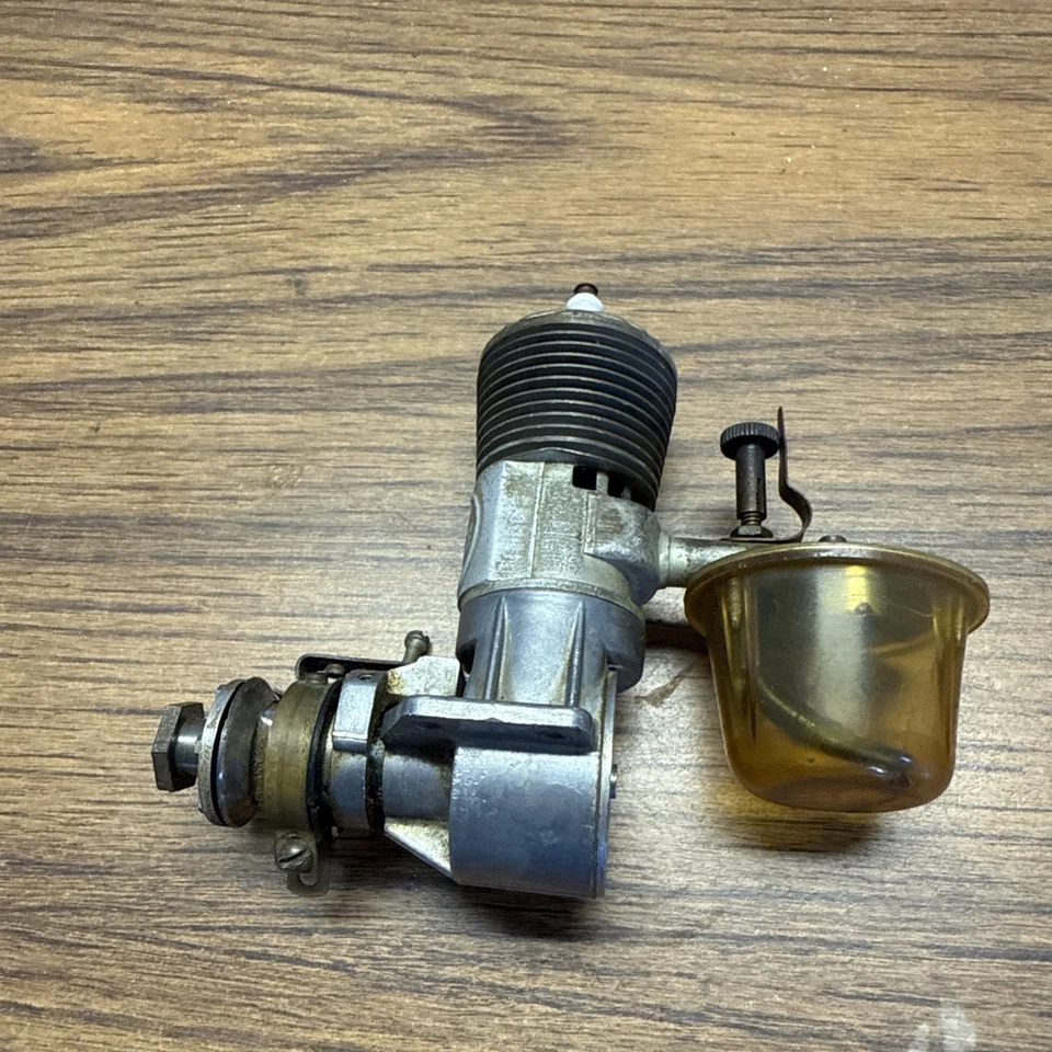 1941 Bunch Mighty Midget Ignition Spark Model Airplane Engine w/Tank M11 #6 - Image 3 of 4
