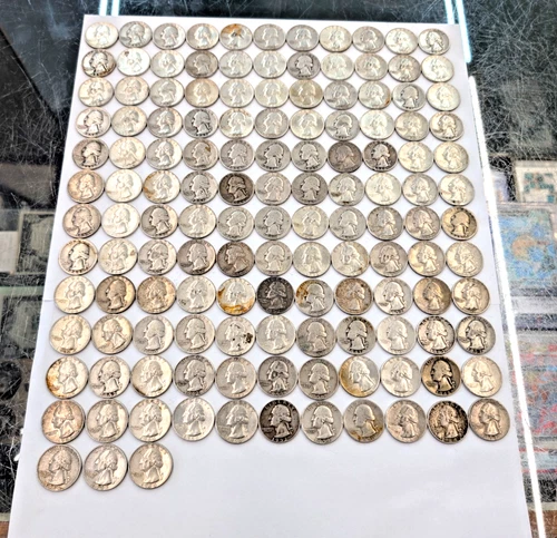 Lot of 135 90% Silver Quarters(134 Washington, 1 Standing Liberty) Mixed Dates