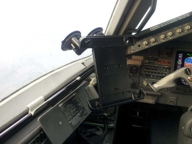 RAM Double Twist Lock Suction Cup Mount w/Tab-Tite Cradle fits Apple iPad & More - Image 3 of 3