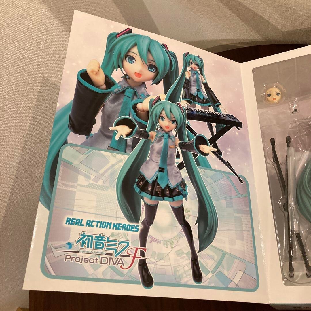 Project DIVA F Hatsune Miku EXPRESS Figure 1/6 REAL ACTION HEROES