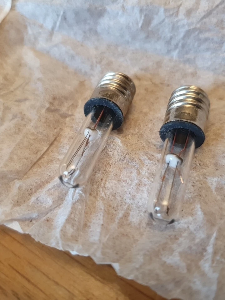 2x Genuine NOS Hivac Panel Bulb 24S6 Screw Type 24V 2.4W Military Lorry Dash - Image 2 of 4