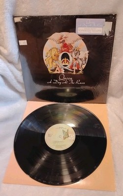 Queen- '' A Day At The Races'' LP w/Hype Sticker Elektra Records 1976 ( 6E-101)