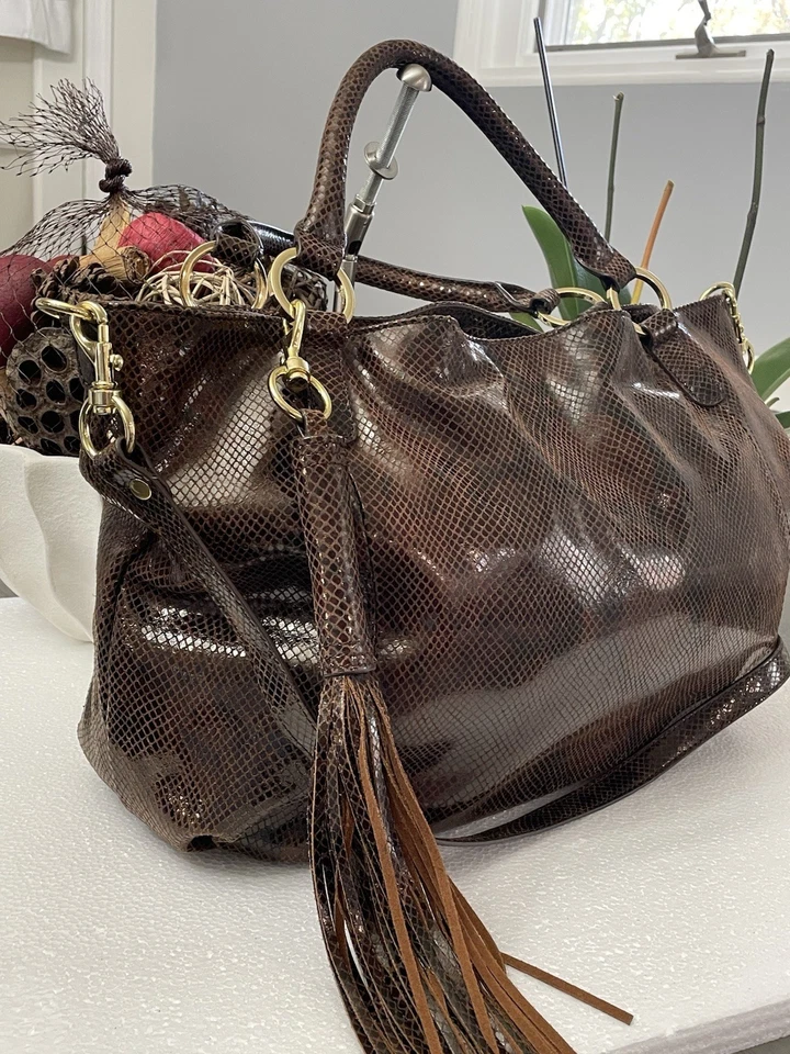 Bolso de hombro grande de cuero patentado con piel de serpiente G.I.L.I Foto 3 de 4