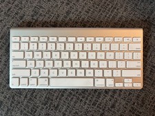 Apple Wireless Keyboard A1314 Bluetooth Silver QWERTY Tested Excellent