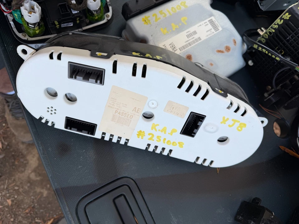 06-09 JAGUAR XJ XJ8 XJ INSTRUMENTO FABRICANTE DE EQUIPOS ORIGINALES VELOCÍMETRO MEDIDOR GRUPO 167000 MILLAS Foto 2 de 3