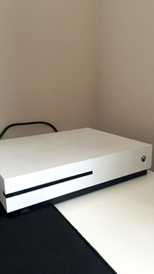 Microsoft Xbox One S Heimkonsole 500 GB Weiß Modell 1681 4K UHD PAL Wi-Fi
