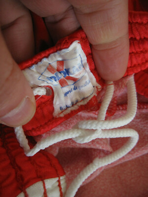 Objets de collection sur le football rouge taille S