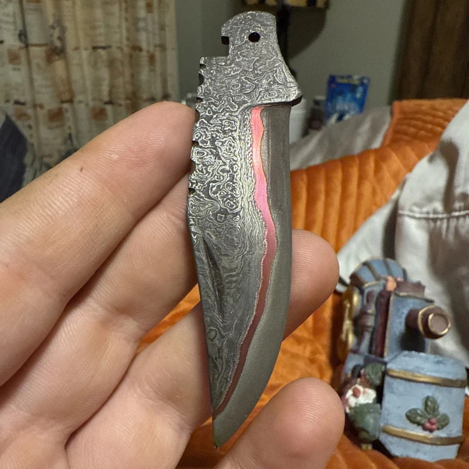 Navaja de bolsillo Cu-Mai pátina carmesí para hacer cuchillos personalizados. Hecho a mano en USA Foto 4 de 4