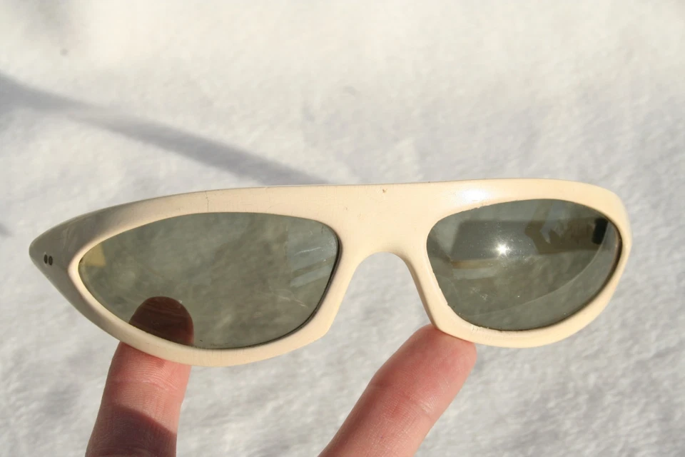 VINTAGE POLAROID NEW WAVE SUNGLASSES COOL RAY CARI MICHELLE GLAM ROCK CAT EYE'S - Image 2 of 4