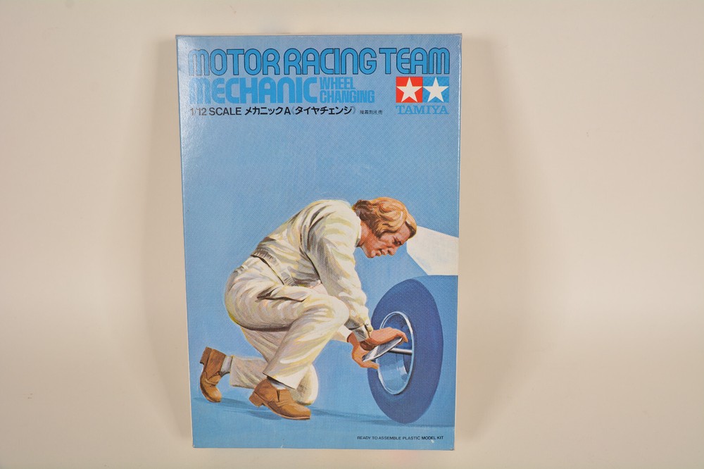 Tamiya 1:12 Motor Racing Team Wheel Changing Mechanic #2202 (#2)