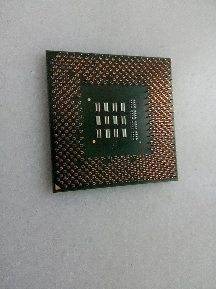 AMD ATHLON XP 1600+ AX1600DMT3C  AGKGA - 1,4GHz - Socket A (Socket 462) - Imagen 2 de 4