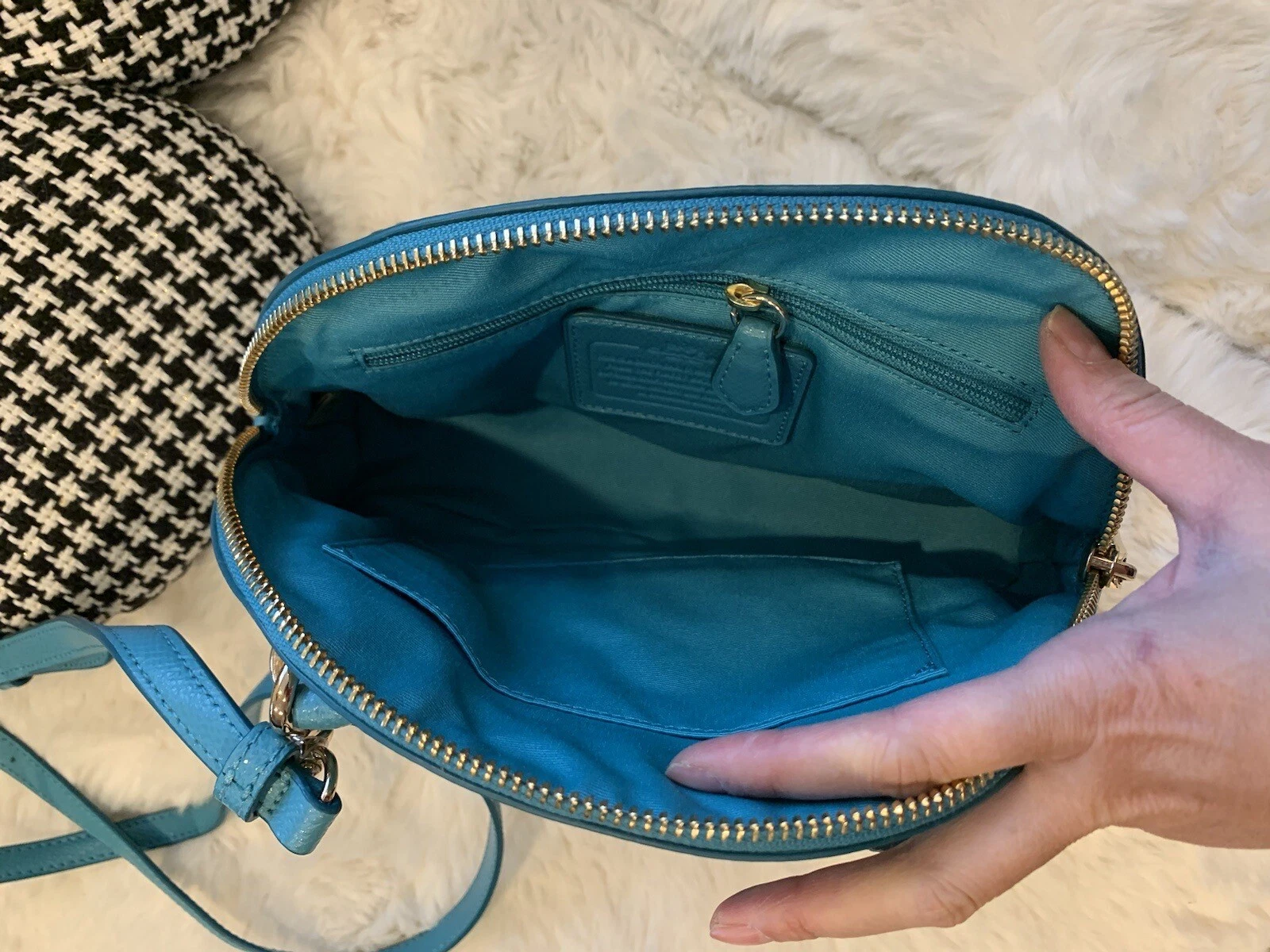 NUOVA BORSA A CUPOLA COACH AUTENTICA IN PELLE A GRANA INCROCIATA MINI CORA F34090